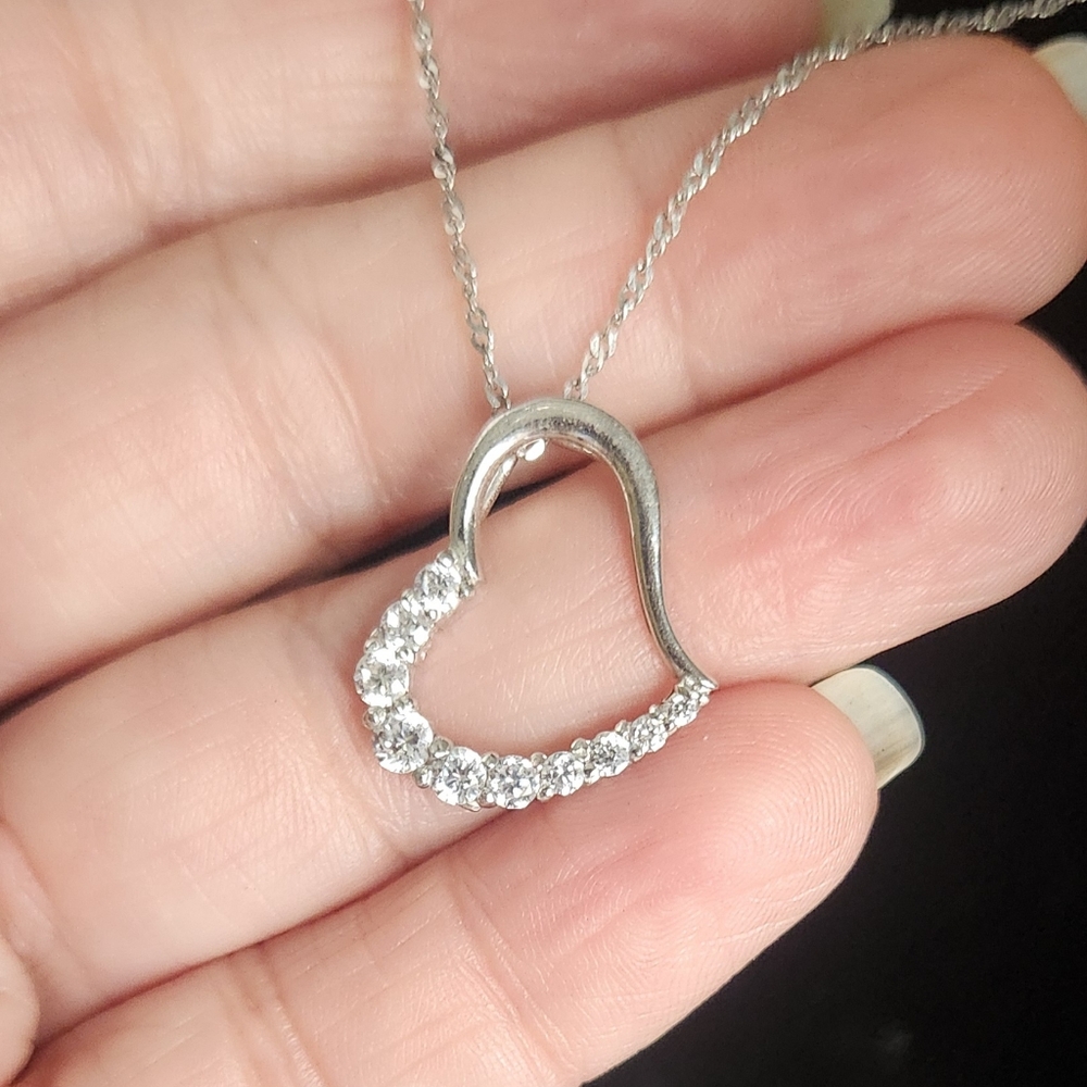 RL 925 floating heart dainty necklace, pretty stones not tested,